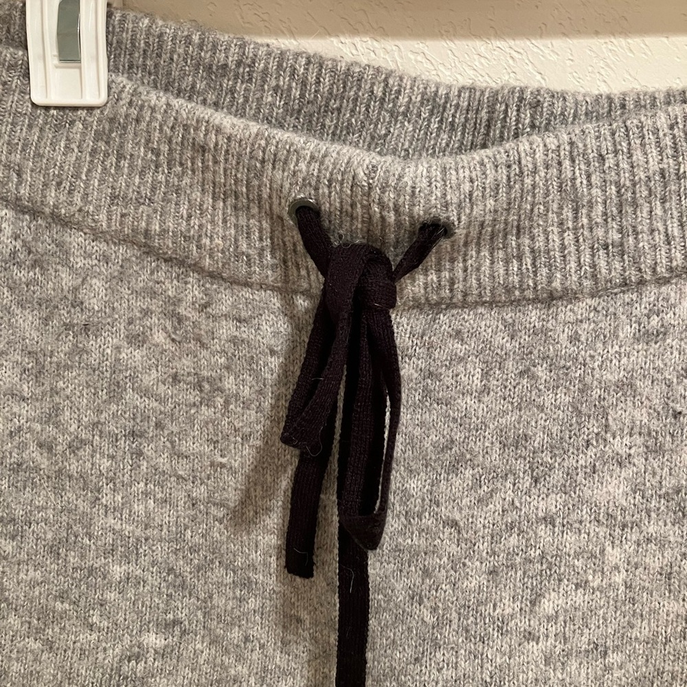 ASOS DESIGN Maternity knit pants with contrast tie in gray - Picture 6 of 7